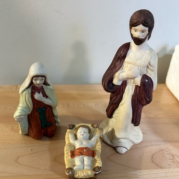 Porcelain 11-piece Nativity Set Figurines Mary Joseph Baby Jesus Wise Men Angel - Picture 5 of 10